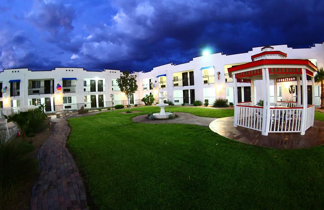 Ramada By Wyndham Kingman-1